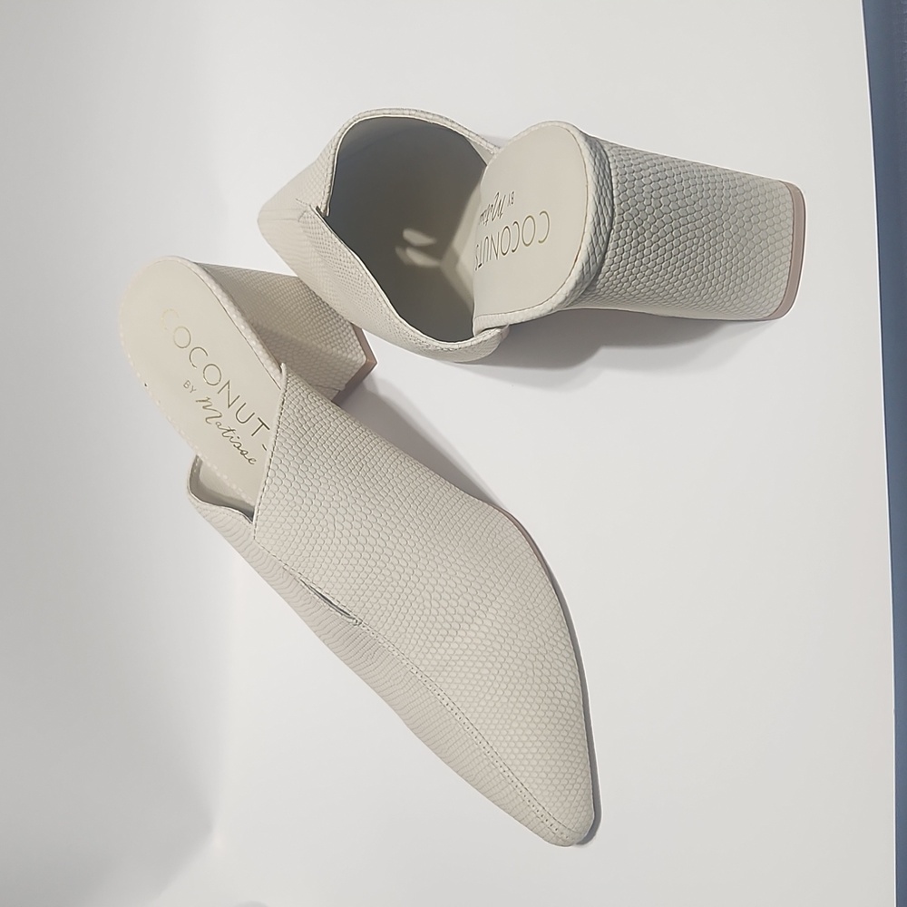 Coconuts by Matisse Women's Cream Textured Mules - Picture 3 of 8